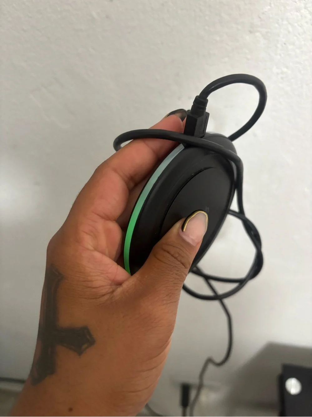 Yootech Black Wireless Charger - Compact Portable Pad